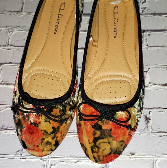 (NWOT) CL by Laundry Floral Fabric Flats - Picture 1 of 6